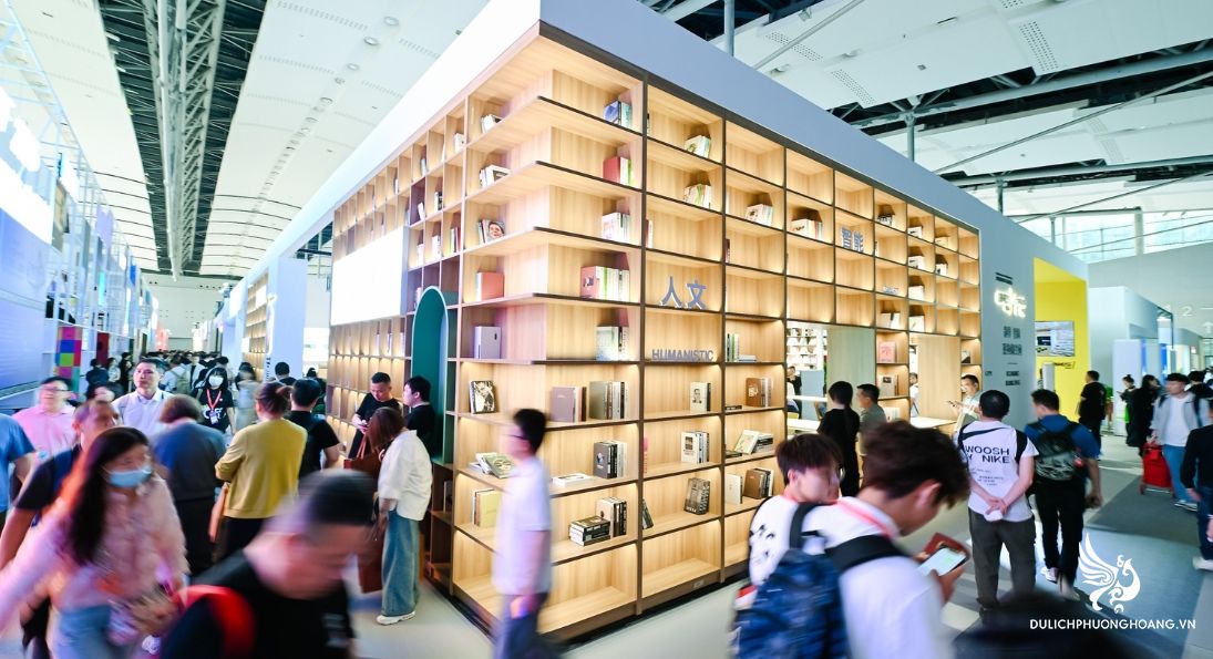 tour-hoi-cho-noi-that-thuong-hai-2025-–-ciff-furniture-china_6