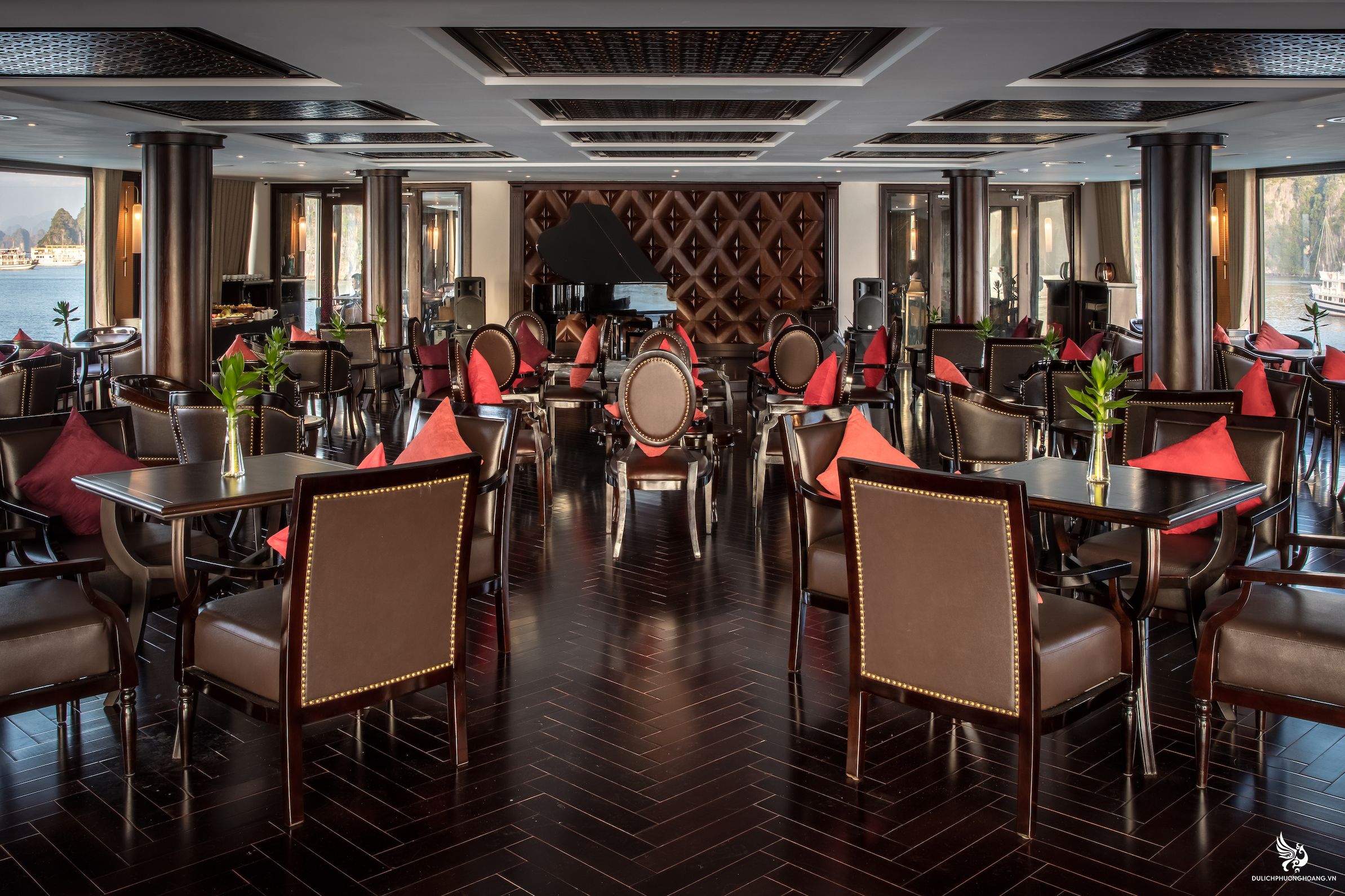 voucher-tour-du-thuyen-5-sao-president-ha-long-2-ngay-1-dem_8President Cruises - Piano Loun
