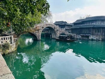 cau-thuy-mac-o-tran-goc-song-ao-nen-tho-giua-co-tran-giang-nam