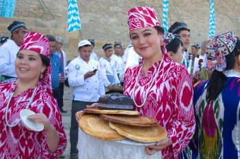 trai-nghiem-cuoc-song-nhu-mot-nguoi-du-muc-kazakh-tai-huns-ethno-village