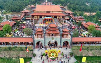 tour-du-lich-chua-cai-bau-ba-vang-cua-ong-1-ngay