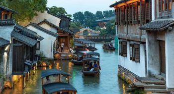 tour-du-lich-thuong-hai-o-tran-hang-chau-bay-mu-ban-dem