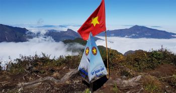 tour-leo-nui-bach-moc-luong-tu-ky-quan-san-3046m-3-ngay-4-dem