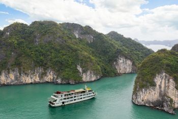 voucher-tour-du-thuyen-5-sao-la-regina-cruise-vinh-lan-ha-2-ngay-1-dem